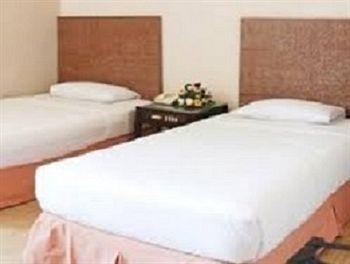 Holiday Hotel Phnom Penh Exterior photo
